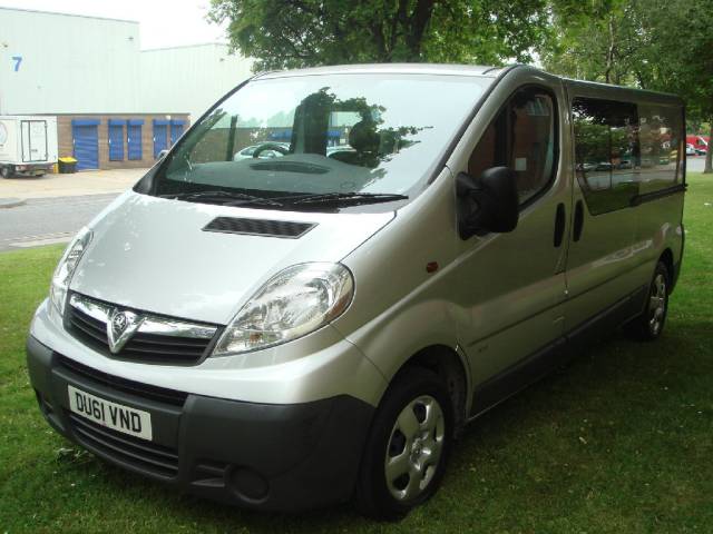 Vauxhall Vivaro 2.0CDTi 2900 LWB Combi Van Combi-Van Diesel Silver