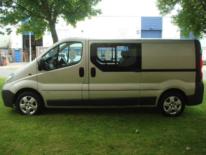 Vauxhall Vivaro 2.0CDTi 2900 LWB Combi Van Combi-Van Diesel Silver