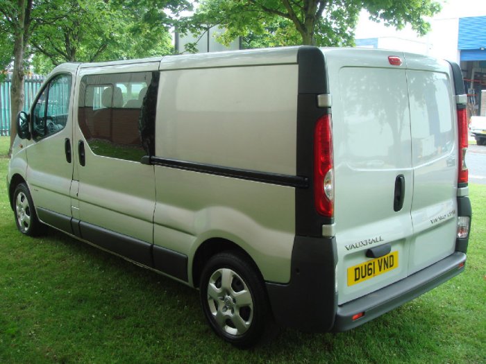 Vauxhall Vivaro 2.0CDTi 2900 LWB Combi Van Combi-Van Diesel Silver