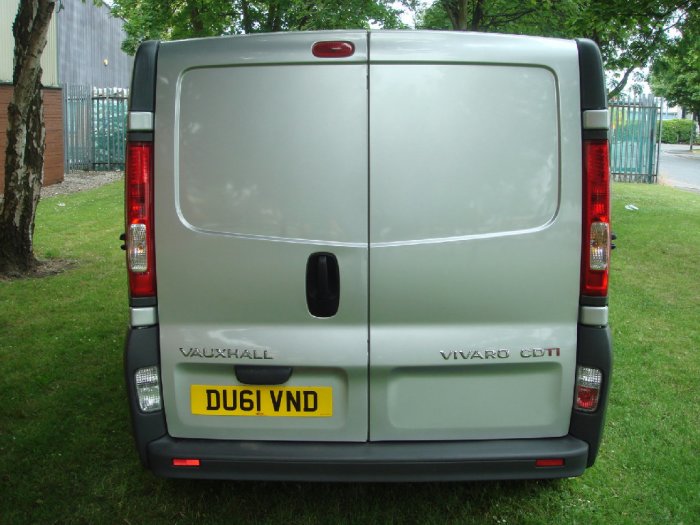 Vauxhall Vivaro 2.0CDTi 2900 LWB Combi Van Combi-Van Diesel Silver