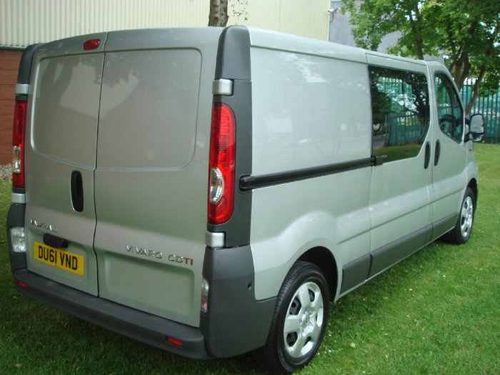 Vauxhall Vivaro 2.0CDTi 2900 LWB Combi Van Combi-Van Diesel Silver