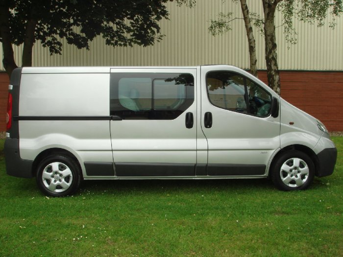 Vauxhall Vivaro 2.0CDTi 2900 LWB Combi Van Combi-Van Diesel Silver