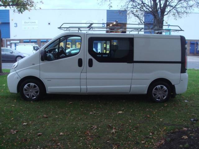 Vauxhall Vivaro 2.5 CDTI 16v Sportive 2900 Crewcab 5dr (LWB)