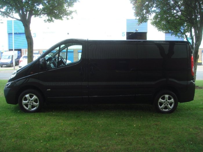 Vauxhall Vivaro 2.0 CDTi Sportive 2900 Panel Van 4dr (LWB, EU5) Panel Van Diesel Black