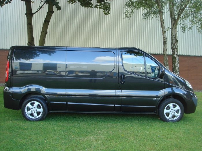 Vauxhall Vivaro 2.0 CDTi Sportive 2900 Panel Van 4dr (LWB, EU5) Panel Van Diesel Black