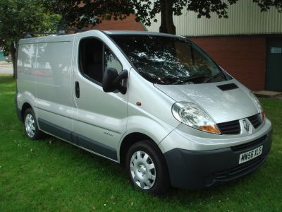 Renault Trafic 1.9 TD dCi SL27 Phase 2 Panel Van 4dr Panel Van Diesel SilverRenault Trafic 1.9 TD dCi SL27 Phase 2 Panel Van 4dr Panel Van Diesel Silver at Chequered Flag GB LTD Leeds