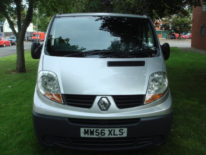 Renault Trafic 1.9 TD dCi SL27 Phase 2 Panel Van 4dr Panel Van Diesel Silver