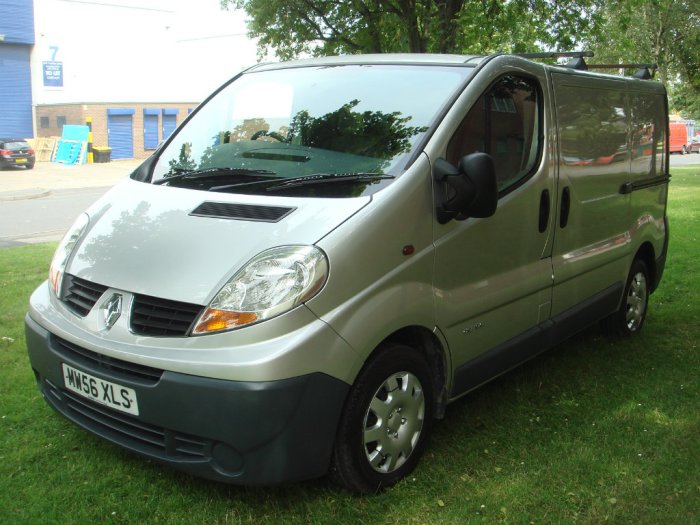 Renault Trafic 1.9 TD dCi SL27 Phase 2 Panel Van 4dr Panel Van Diesel Silver