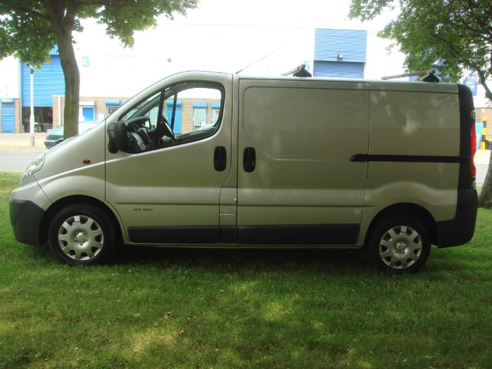 Renault Trafic 1.9 TD dCi SL27 Phase 2 Panel Van 4dr Panel Van Diesel Silver