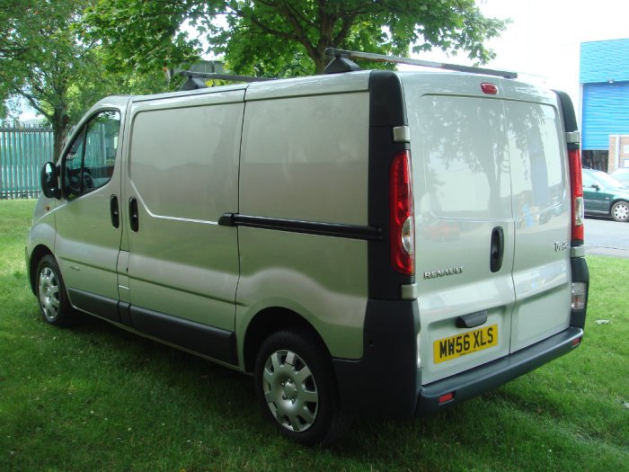 Renault Trafic 1.9 TD dCi SL27 Phase 2 Panel Van 4dr Panel Van Diesel Silver