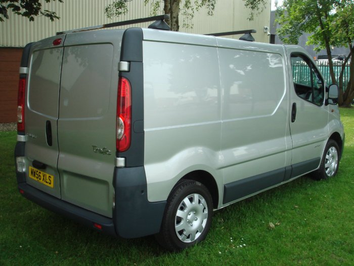 Renault Trafic 1.9 TD dCi SL27 Phase 2 Panel Van 4dr Panel Van Diesel Silver