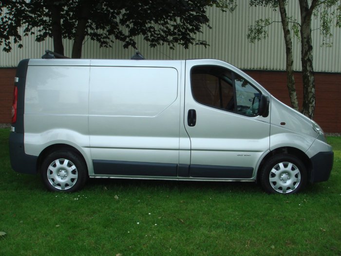 Renault Trafic 1.9 TD dCi SL27 Phase 2 Panel Van 4dr Panel Van Diesel Silver