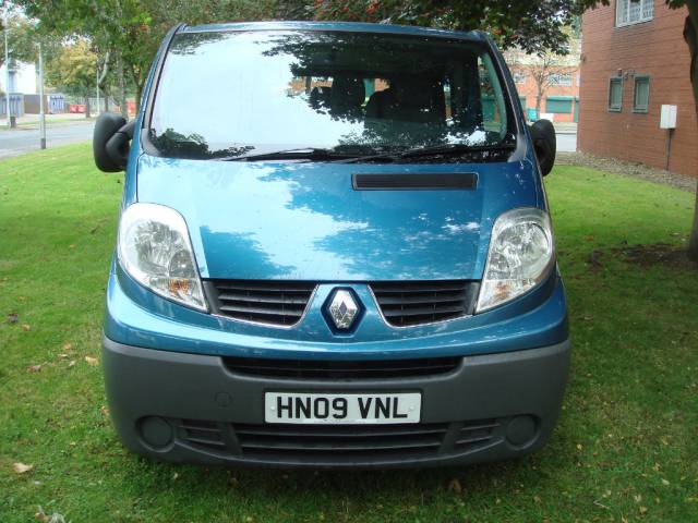 Renault Trafic 2.0 TD dCi SL27 Mini Bus 4dr (9 Seats)