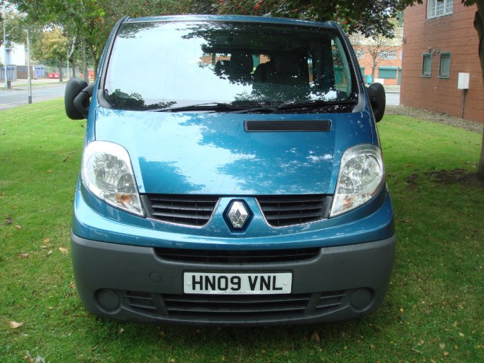 Renault Trafic 2.0 TD dCi SL27 Mini Bus 4dr (9 Seats) Minibus Diesel Blue