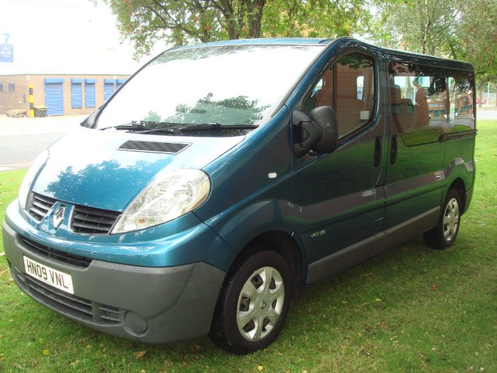 Renault Trafic 2.0 TD dCi SL27 Mini Bus 4dr (9 Seats) Minibus Diesel Blue