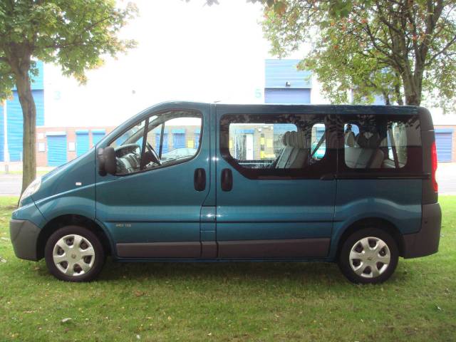 Renault Trafic 2.0 TD dCi SL27 Mini Bus 4dr (9 Seats)