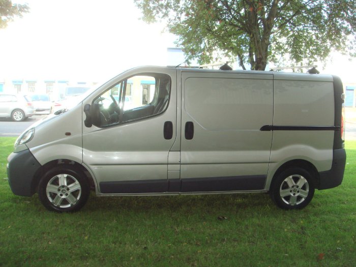 Vauxhall Vivaro 1.9 DTi Sportive 2700 Panel Van 4dr Panel Van Diesel Silver