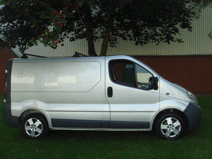 Vauxhall Vivaro 1.9 DTi Sportive 2700 Panel Van 4dr Panel Van Diesel Silver