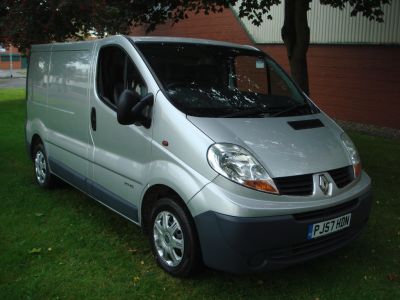 Renault Trafic 2.0 TD dCi SL27 Panel Van 4dr Panel Van Diesel SilverRenault Trafic 2.0 TD dCi SL27 Panel Van 4dr Panel Van Diesel Silver at Chequered Flag GB LTD Leeds