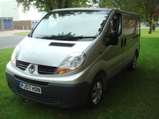 Renault Trafic 2.0 TD dCi SL27 Panel Van 4dr Panel Van Diesel Silver