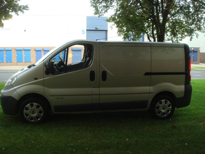 Renault Trafic 2.0 TD dCi SL27 Panel Van 4dr Panel Van Diesel Silver