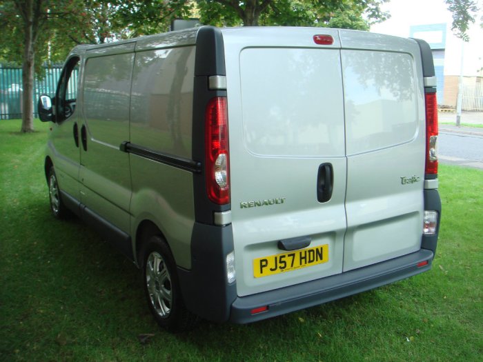 Renault Trafic 2.0 TD dCi SL27 Panel Van 4dr Panel Van Diesel Silver