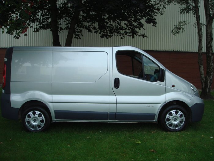 Renault Trafic 2.0 TD dCi SL27 Panel Van 4dr Panel Van Diesel Silver