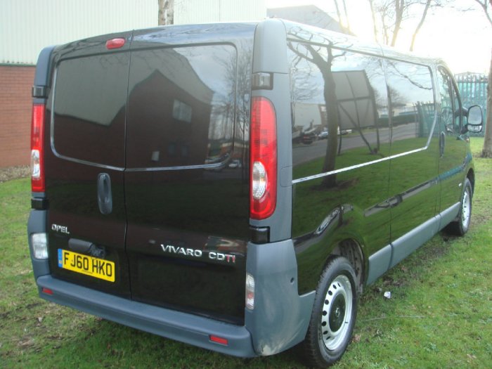 Vauxhall Vivaro 2.0CDTi 2900 LWB Combi Van Combi Van Diesel Black