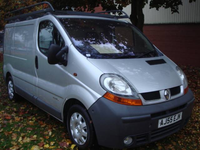 Renault Trafic 2.5TD SL29 dCi 140 Panel Van Panel Van Diesel Silver