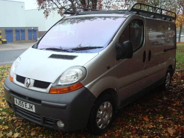 Renault Trafic 2.5TD SL29 dCi 140 Panel Van Panel Van Diesel Silver