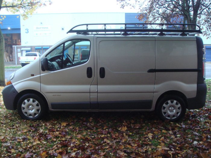 Renault Trafic 2.5TD SL29 dCi 140 Panel Van Panel Van Diesel Silver