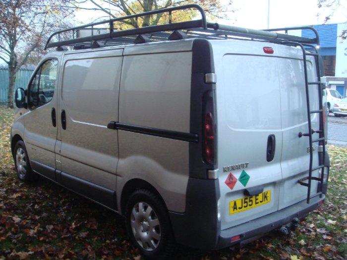 Renault Trafic 2.5TD SL29 dCi 140 Panel Van Panel Van Diesel Silver