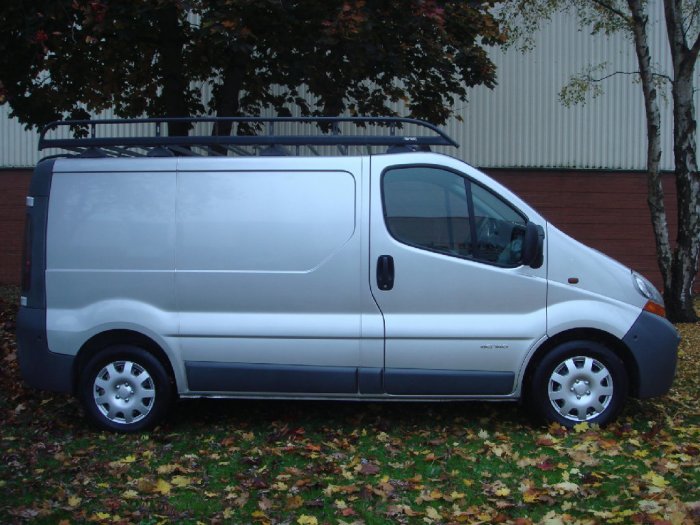 Renault Trafic 2.5TD SL29 dCi 140 Panel Van Panel Van Diesel Silver