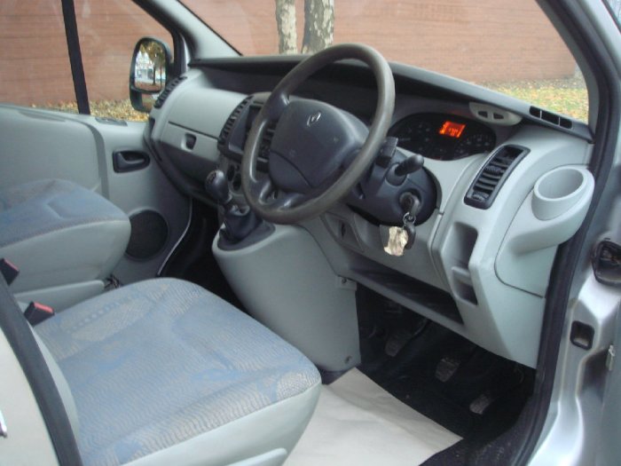 Renault Trafic 2.5TD SL29 dCi 140 Panel Van Panel Van Diesel Silver