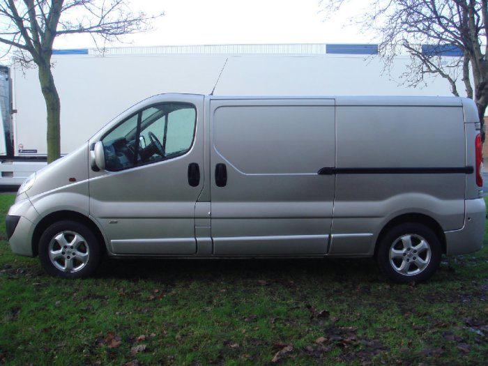 Vauxhall Vivaro 2.0CDTi Sportive 2900 LWB Panel Van Panel Van Diesel Silver