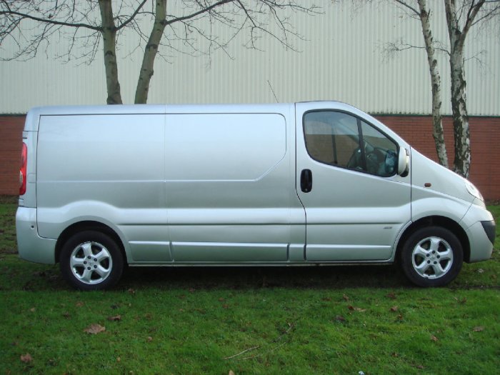 Vauxhall Vivaro 2.0CDTi Sportive 2900 LWB Panel Van Panel Van Diesel Silver