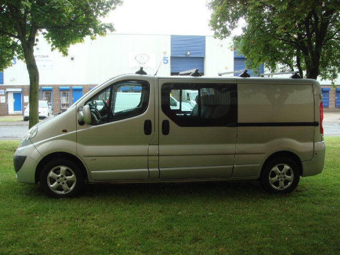 Vauxhall Vivaro 2.0CDTi Sportive 2900 LWB Panel Van Panel Van Diesel Silver