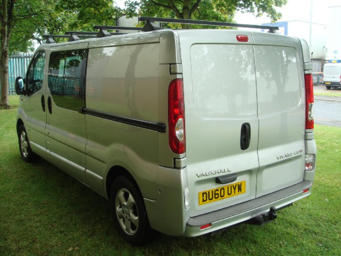 Vauxhall Vivaro 2.0CDTi Sportive 2900 LWB Panel Van Panel Van Diesel Silver