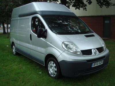 Renault Trafic 2.0 TD dCi LH29 Panel Van 4dr Panel Van Diesel SilverRenault Trafic 2.0 TD dCi LH29 Panel Van 4dr Panel Van Diesel Silver at Chequered Flag GB LTD Leeds