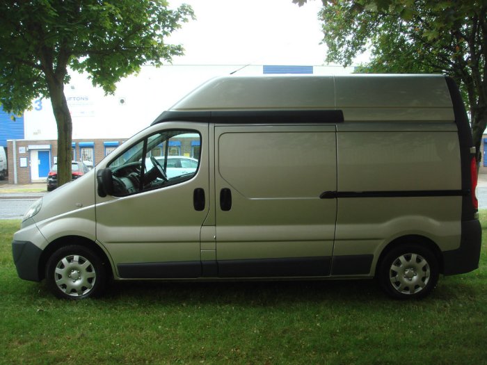 Renault Trafic 2.0 TD dCi LH29 Panel Van 4dr Panel Van Diesel Silver