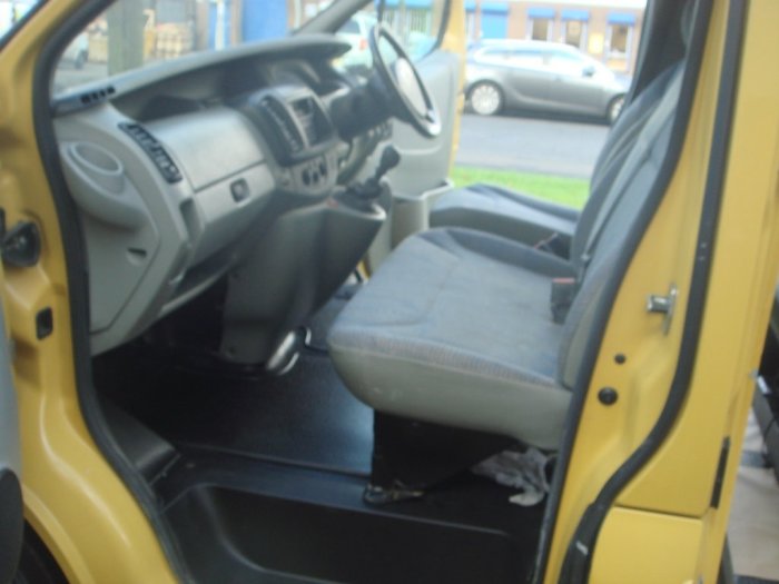 Renault Trafic 1.9 TD dCi LL29 Crew Cab Chassis 4dr Combi Van Diesel Yellow