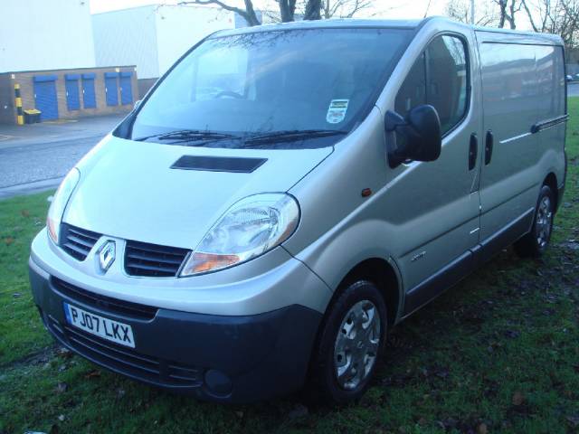 Renault Trafic 2.0TD SL27dCi 115 Extra Panel Van Panel Van Diesel SILVER