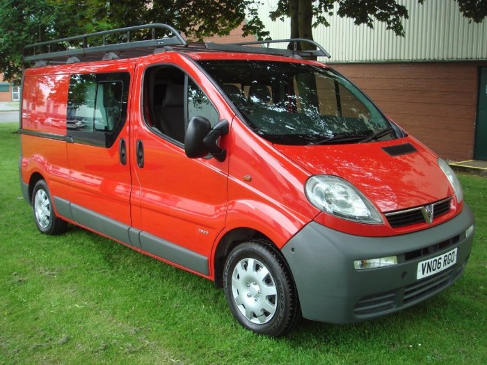 Vauxhall Vivaro 1.9 CDTi 2900 Crewcab 5dr (SWB) Combi Van Diesel Red