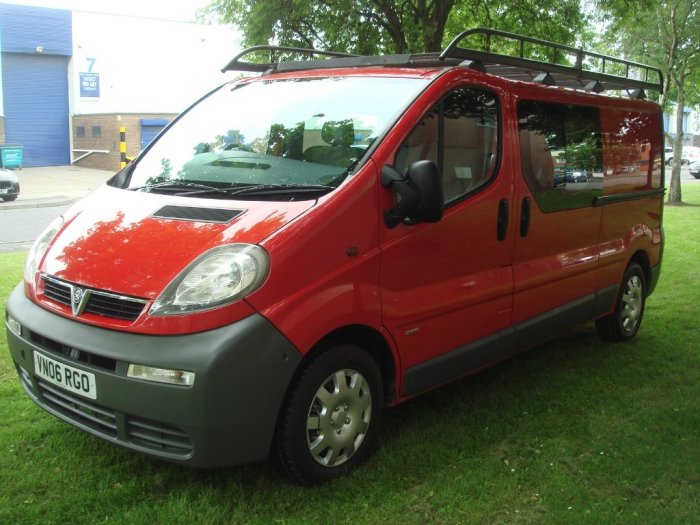 Vauxhall Vivaro 1.9 CDTi 2900 Crewcab 5dr (SWB) Combi Van Diesel Red