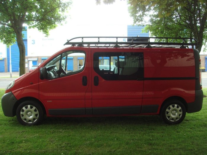 Vauxhall Vivaro 1.9 CDTi 2900 Crewcab 5dr (SWB) Combi Van Diesel Red