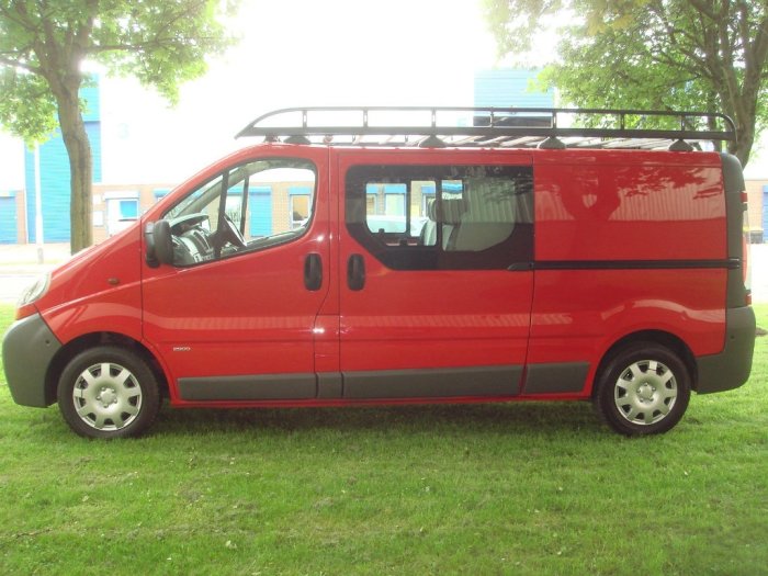 Vauxhall Vivaro 1.9 CDTi 2900 Crewcab 5dr (SWB) Combi Van Diesel Red