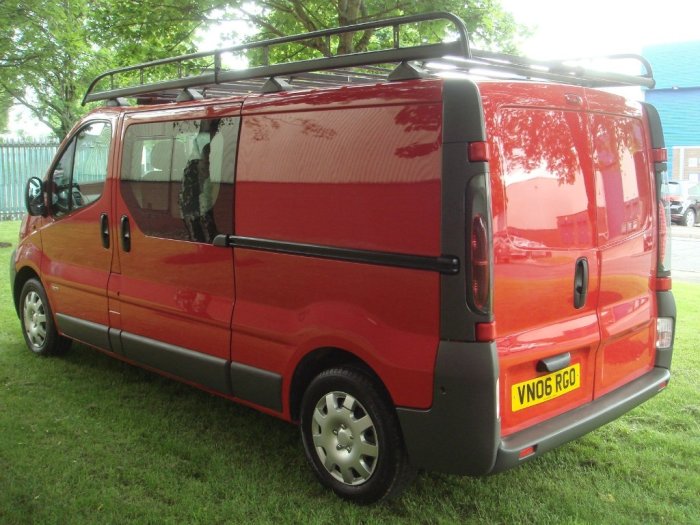 Vauxhall Vivaro 1.9 CDTi 2900 Crewcab 5dr (SWB) Combi Van Diesel Red