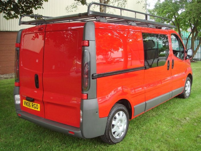 Vauxhall Vivaro 1.9 CDTi 2900 Crewcab 5dr (SWB) Combi Van Diesel Red