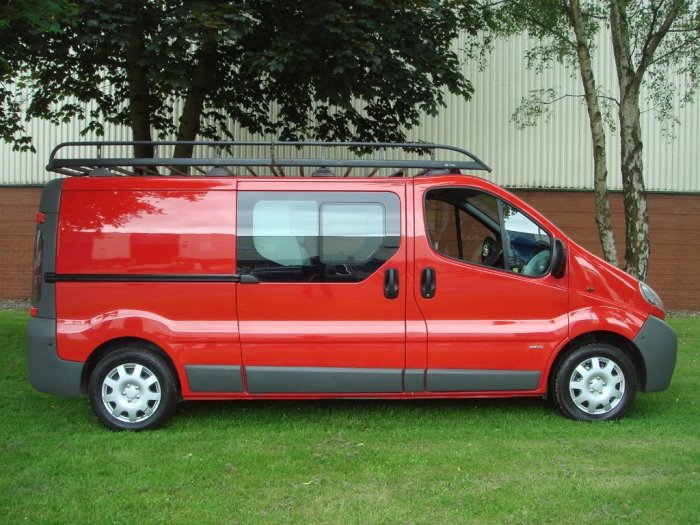Vauxhall Vivaro 1.9 CDTi 2900 Crewcab 5dr (SWB) Combi Van Diesel Red