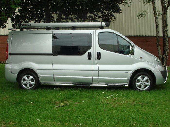 Vauxhall Vivaro 2.0CDTi Sportive 2900 LWB Panel Van Panel Van Diesel Silver